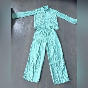 (NEW)Women’s Two-Piece Mint Green Set - Collared Shirt & Wide-Leg Pants